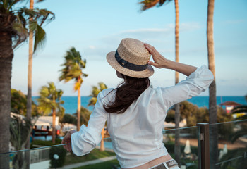 Fototapeta premium Young woman looking on the sea