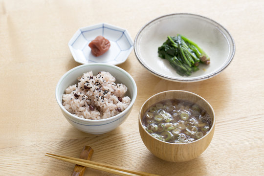 「粗衣粗食」の写真素材 | 31件の無料イラスト画像 | Adobe Stock