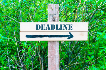 DEADLINE Directional sign
