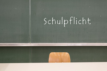 Wort Schulpflicht an der Tafel