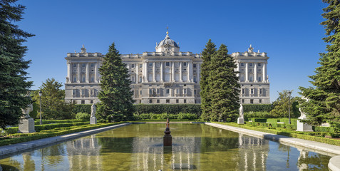Fototapeta na wymiar Royal Palace from Sabatini Gardens,Madrid