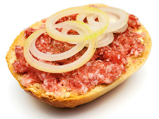 Zwiebelmettbrötchen