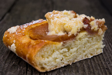 Drożdżówka z brzoskwinią