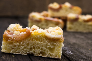 Drożdżówka z brzoskwinią