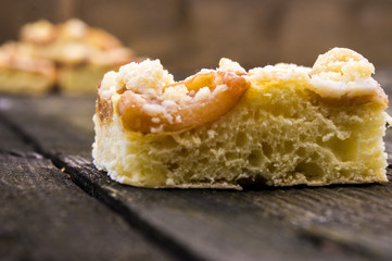 Drożdżówka z brzoskwinią