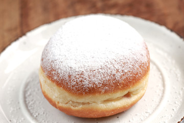 Berliner Pfannkuchen auf Teller