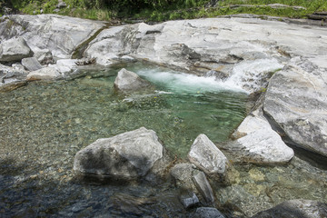 Bergbach oberhalb von Biasca, Tessin, Schweiz