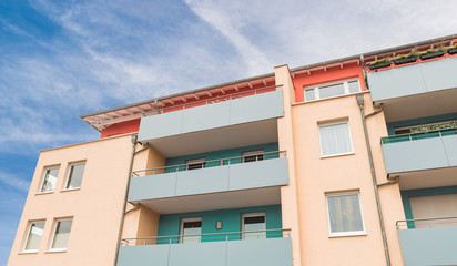 Obraz premium Farbige moderne Hausfassade