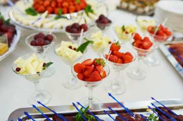 strawberry and pineapple catering and banquet