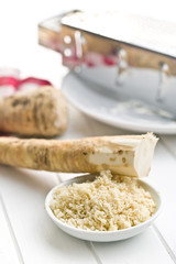 grated horseradish root