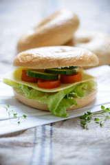Bagel mit veganem 