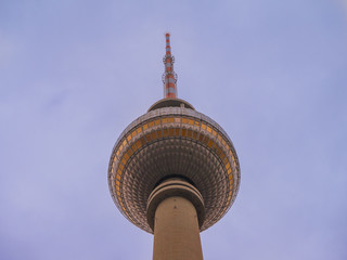 Nahaufnahme des Berliner Fernsehturms © kentauros
