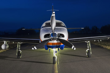 Small private single-engine piston aircraft on runway - obrazy, fototapety, plakaty