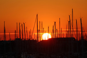 tramonto marino barche a vela
