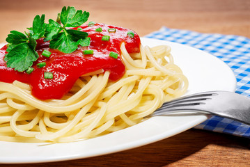 Spaghetti with tomato sauce and herbs