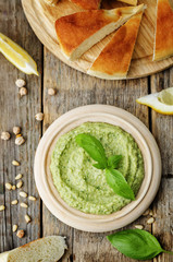 Basil pesto hummus