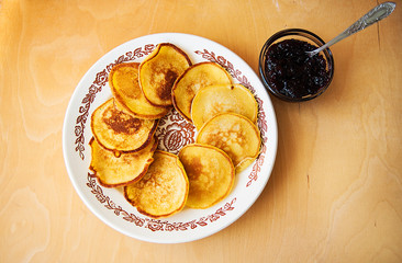 pancakes and raspberry confiture