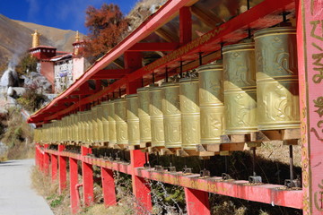 Fototapeta premium Row of prayer wheels-Drak Yerpa monast. Lasa pref.-Tibet. 1490