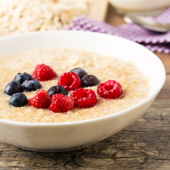 Porridge mit Beeren - Porridge with berries