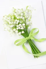 Foto auf Glas Lily of the valley bouquet and letterbox © longtaildog