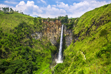 Sipisopiso waterfall in northern Sumatra, Indonesia - obrazy, fototapety, plakaty