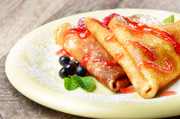 Crepe with raspberries and blueberries