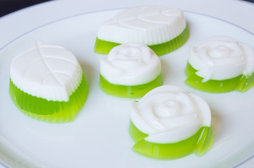 Coconut Jelly, rose and leaf shape