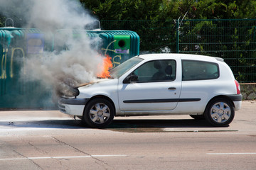 Obraz na płótnie Canvas Burning car