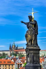 Tableaux ronds sur aluminium brossé Pont Charles Statue on Charles bridge in Prague, Czech Republic