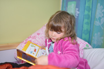lecture dans le lit