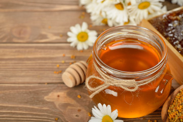 Fototapeta na wymiar Honey, chamomile and pollen