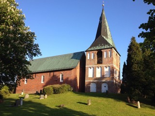 Fototapeta na wymiar Kirche in Sande