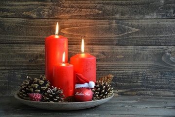 Weihnachtskarte - Grüße - Frohes Fest - drei brennende rote Adventskerzen - Weihnachten...