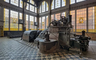 Foto op Canvas Oud vernietigde een verlaten fabriek.Natuurlijke HDR © fotorince