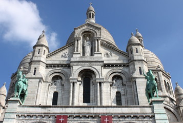 Fototapeta na wymiar Facade of the Basilica of the Sacre Coeur in Paris, France