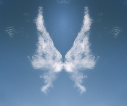 Wolken geformt Flügel von Engeln im Himmel / Symbol für Spiritualität, Glaube, Trauer, Hoffnung, Jenseits