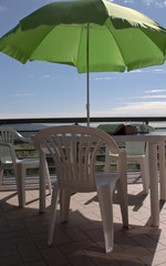 il riposo all'ombra dell'ombrellone