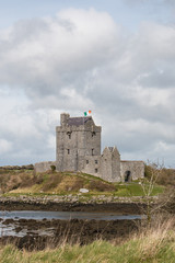 Fototapeta premium Dunguaire Castle (Caisleán Dhún Guaire) Kinvara Ireland