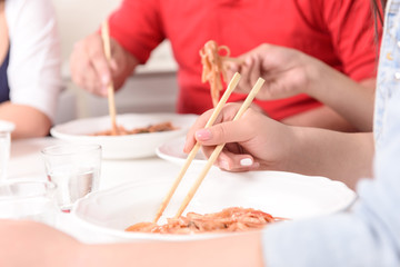 Obraz na płótnie Canvas Asians eating with sticks. 