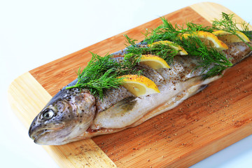 Raw trout with lemon and dill