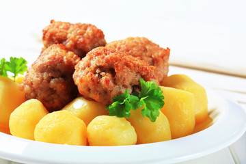 Meatballs with potatoes