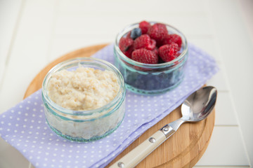 Porridge mit Beeren 
