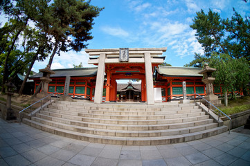 住吉大社の石鳥居に重なる幸壽門