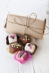 Mignon small sweet cakes on a wooden white board