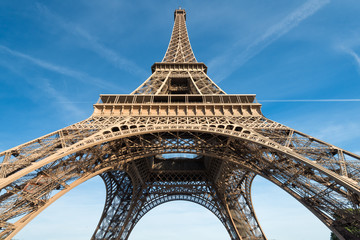 Fototapeta na wymiar Eiffel tower in Paris against blue sky