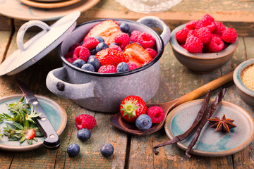 Marmelade kochen mit frischen Beeren