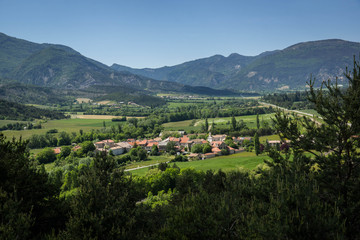 Fototapeta na wymiar paysage village des Hautes Alpes