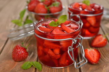 Jelly with strawberries