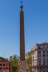 Fototapeta premium Lateranischer Obelisk (Ägyptisch) - 34 m (Piazza San Giovanni in Laterano)﻿ vor der Lateranbasilika 