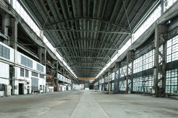 Empty floor in abandoned factory © zhu difeng